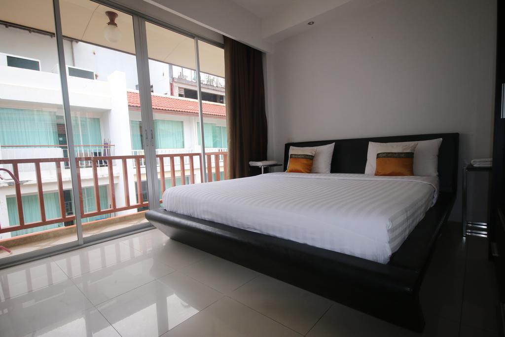 Orange Hotel Patong Extérieur photo