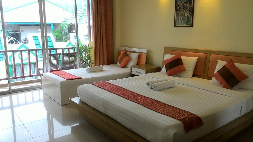 Orange Hotel Patong Extérieur photo