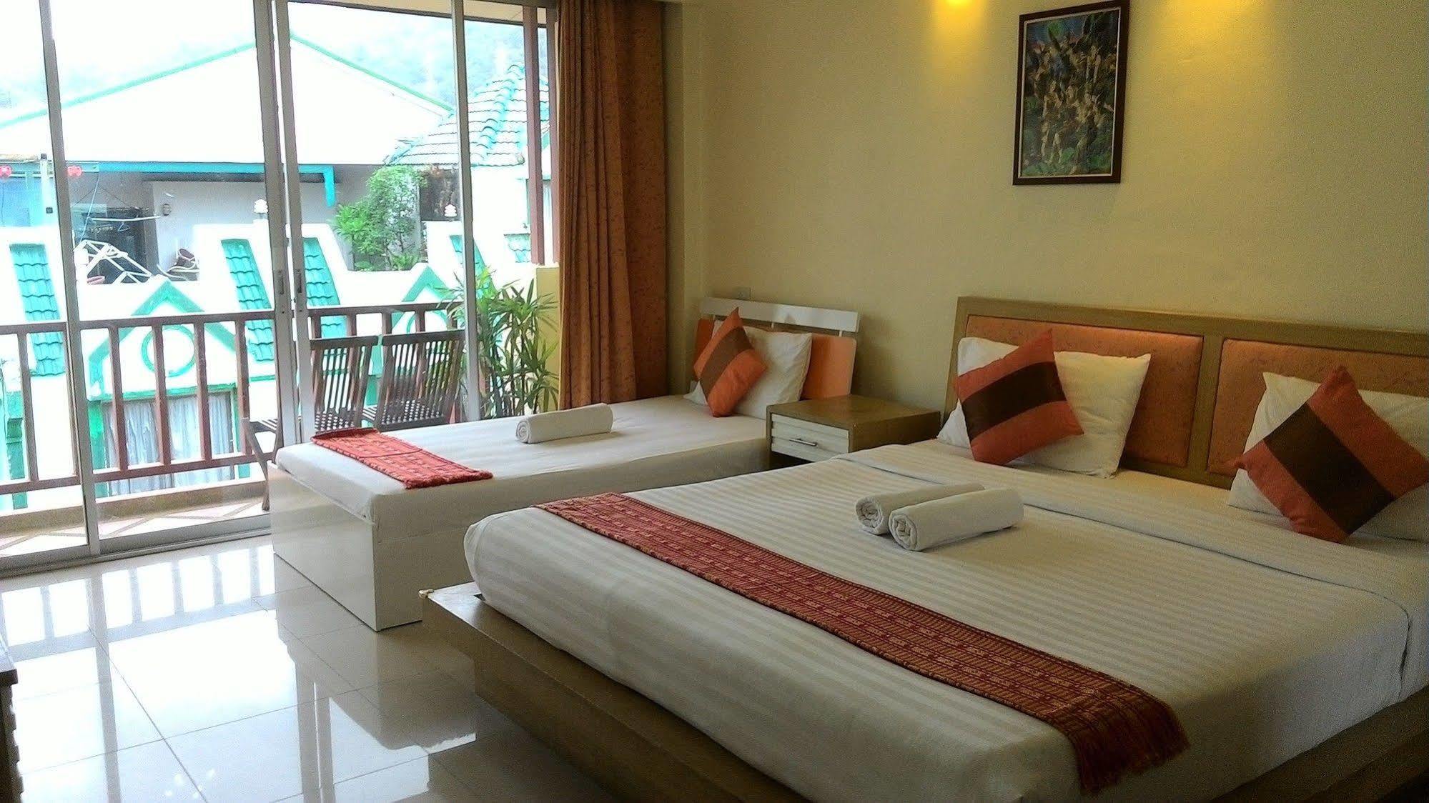 Orange Hotel Patong Extérieur photo