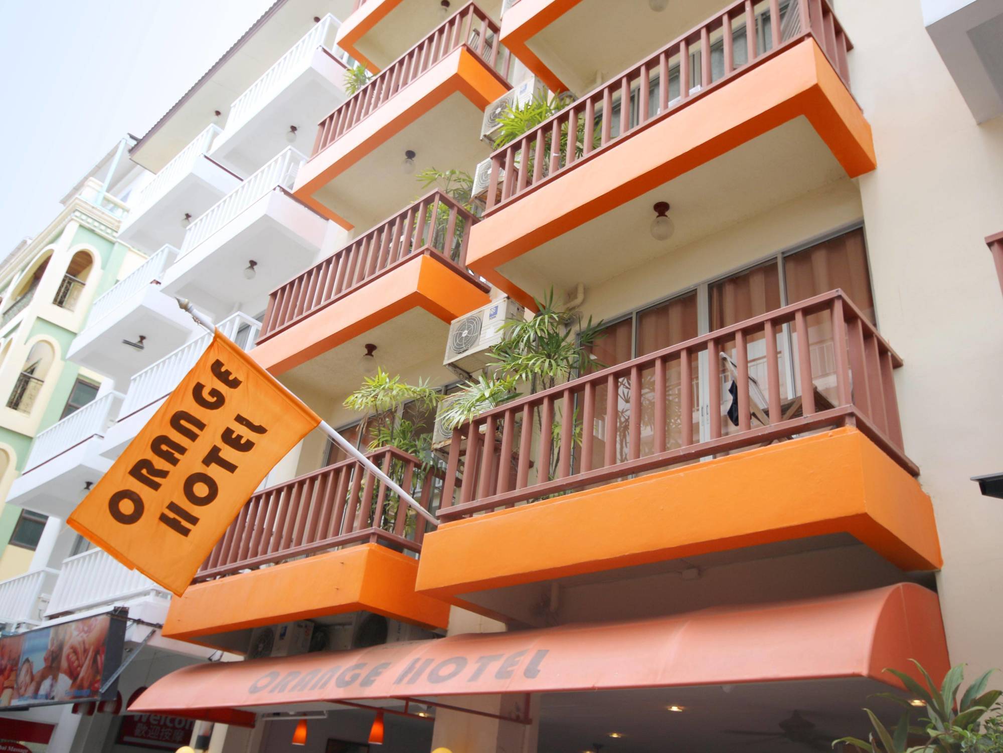 Orange Hotel Patong Extérieur photo