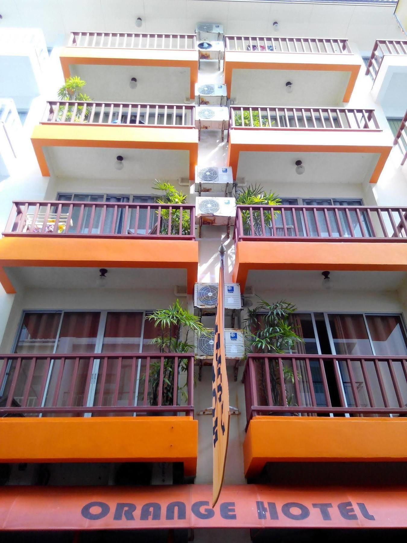 Orange Hotel Patong Extérieur photo
