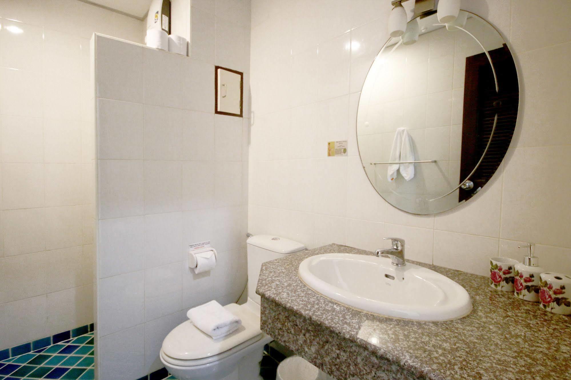 Orange Hotel Patong Extérieur photo